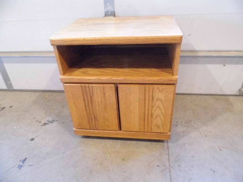 lot 8 image: Roling Stand