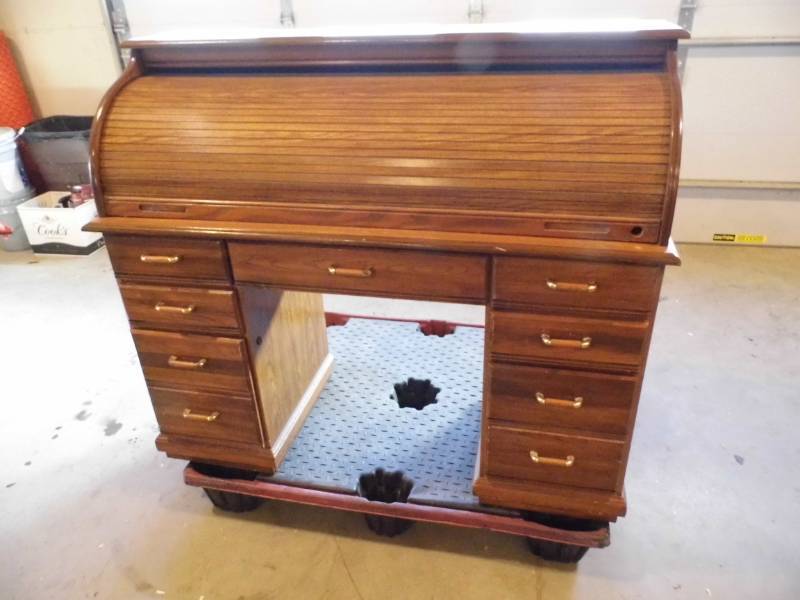 lot 19 image: Rolltop Desk
