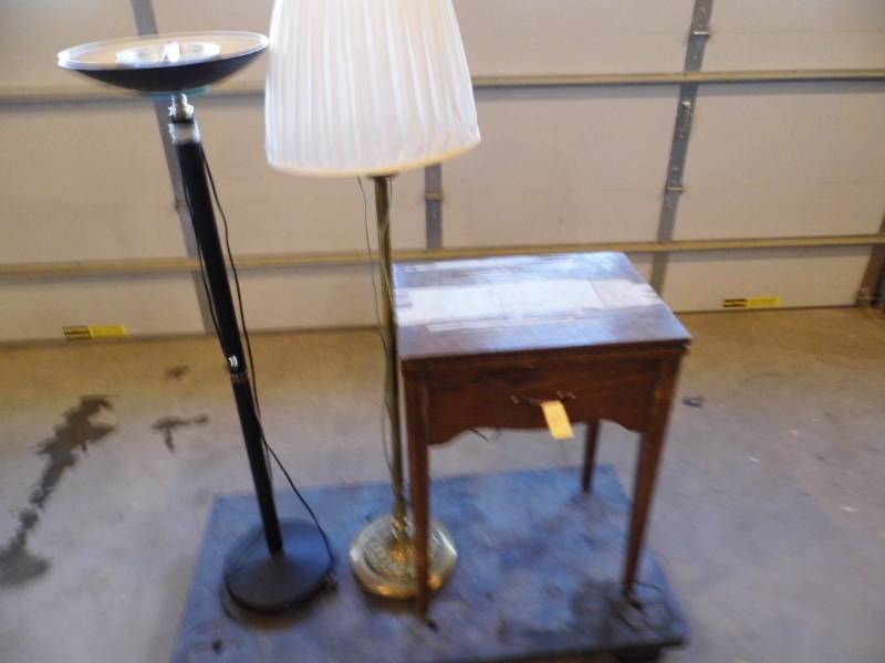 lot 27 image: Sewing Machine - 2 Lamps