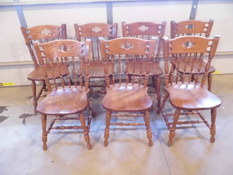 lot 30 image: 8 Chairs
