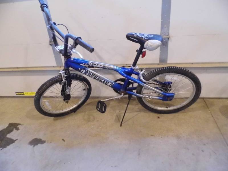 lot 48 image: Mongoose Bike