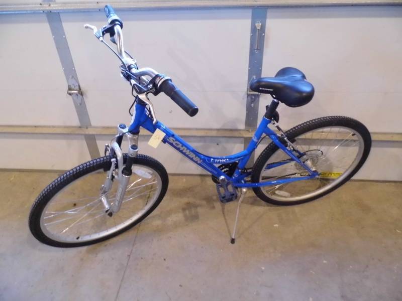 lot 56 image: Schwinn Bike