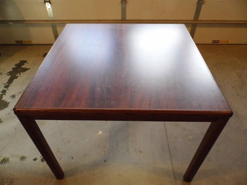 lot 17 image: Wooden Table