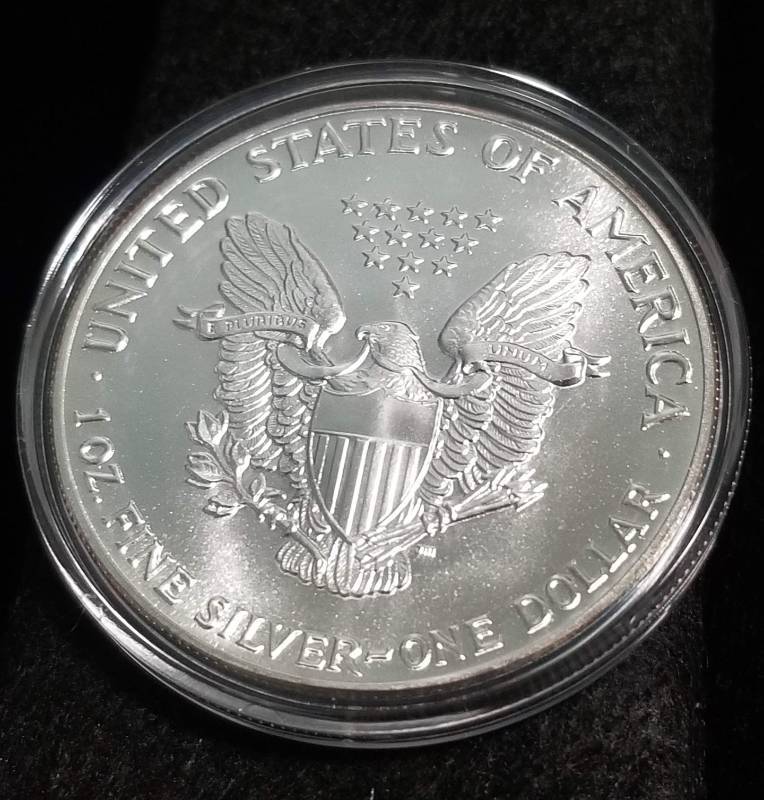 1988 AMERICAN SILVER EAGLE 1 TROY OZ. .999 FINE SILVER IN AIRTITE