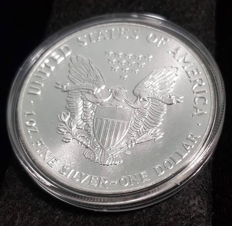 1989 AMERICAN SILVER EAGLE 1 TROY OZ. .999 FINE SILVER IN AIRTITE