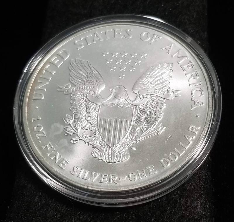1998 AMERICAN SILVER EAGLE 1 TROY OZ. .999 FINE SILVER IN AIRTITE