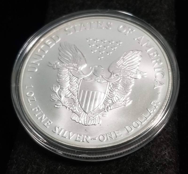 2001 AMERICAN SILVER EAGLE 1 TROY OZ. .999 FINE SILVER IN AIRTITE