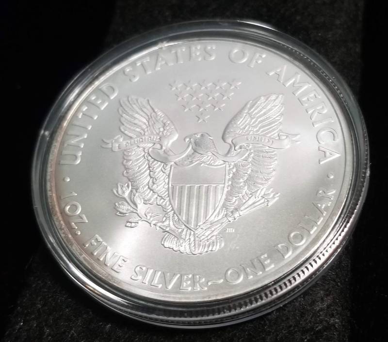 2010 AMERICAN SILVER EAGLE 1 TROY OZ. .999 FINE SILVER IN AIRTITE