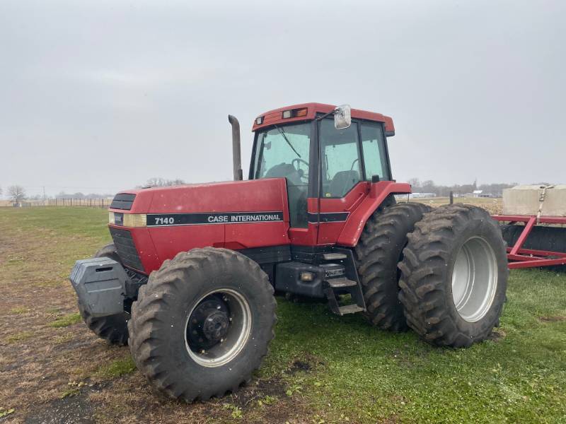 lot 1 image: 1990 CaseIH 7140 Magnum Series Tractor wFront Wheel Assist