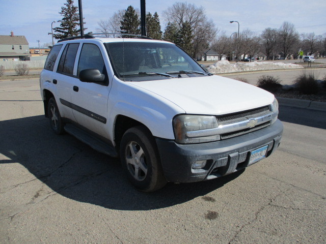 lot 1 image: 2003 Chevy Trailblazer