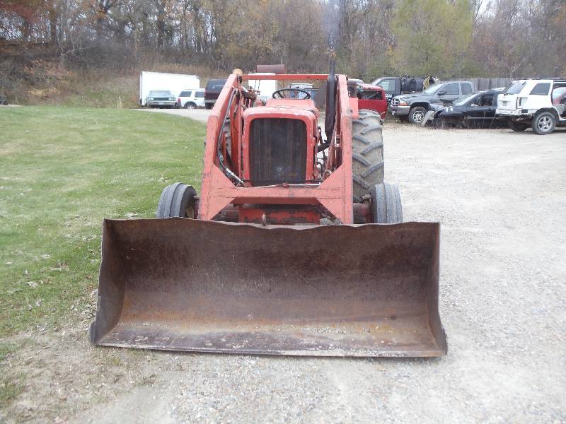 lot 2 image: Allis Chambers 5050 Tractor