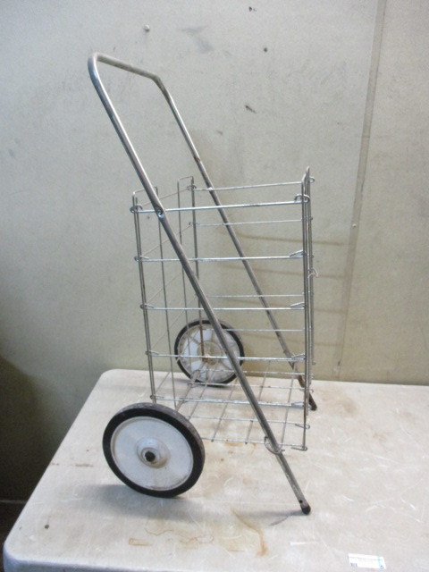 lot 5 image: Folding Cart