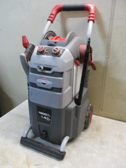 lot 8 image: Briggs & Stratton Electric Pressure Washer