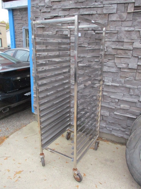 lot 9 image: Baking Sheet Rack