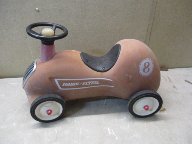 lot 12 image: Radio Flyer Scooter