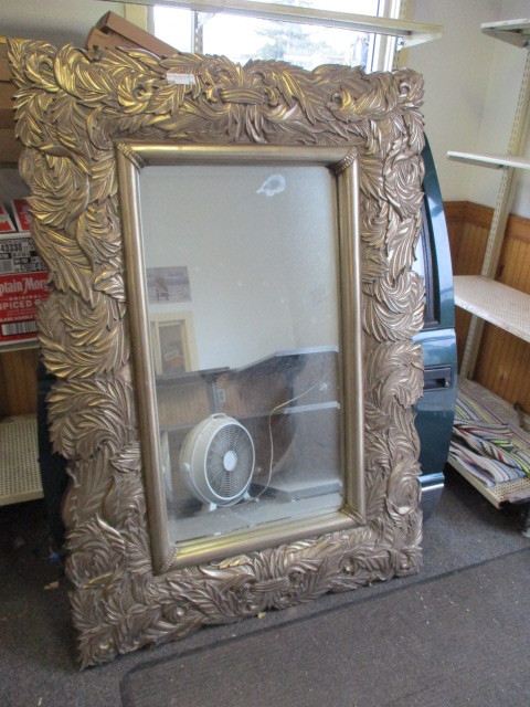 lot 14 image: Wall Mirror