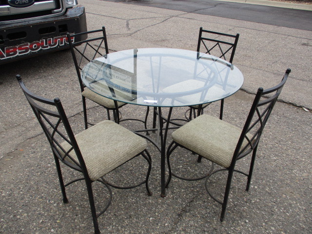 lot 15 image: Kitchen Table and Chairs