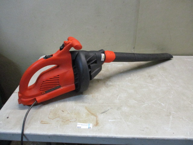 lot 25 image: Black and Decker Leaf BlowerEdge Hog Base Unit