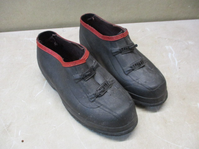 lot 26 image: Servus Size 14 Overshoes  great condition