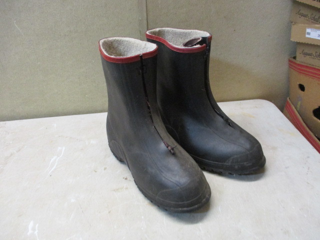 lot 27 image: Servus Size 14 Boot Overshoes  great condition