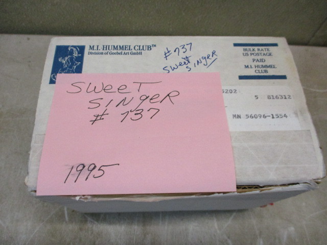 lot 33 image: Hummel Sweet Singer 1995
