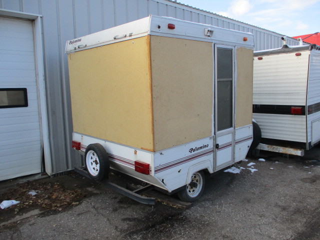 lot 4 image: Pop Up Camper Trailer