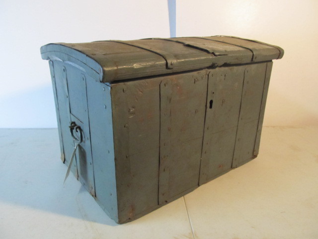 lot 14 image: Early Antique Dovetailed Smaller Size Dome Top Immigrant Trunk