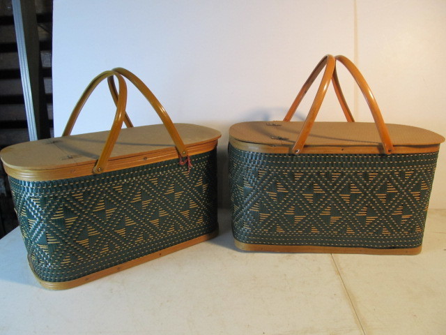 lot 23 image: Nice Pair of Vintage HAWKEYE Picnic Baskets