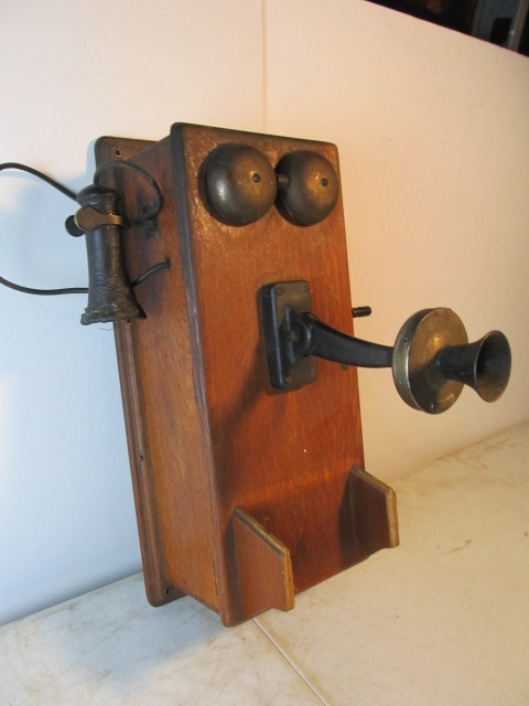 lot 24 image: Antique WESTERN ELECTRIC Hand Crank Wall Telephone