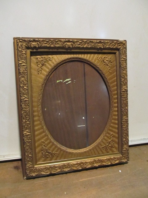 lot 100 image: Ornate Antique Gilt Gesso Frame w Oval Glass