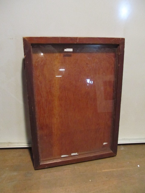 lot 101 image: Vintage Glass Top Tabletop Display Case