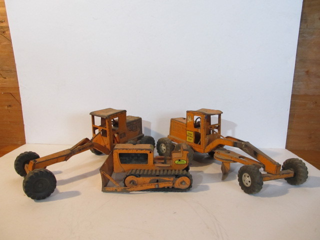 lot 201 image: 2 Vintage 1950s Orange TONKA State Hi-Way Dept Road Graders & Bulldozer