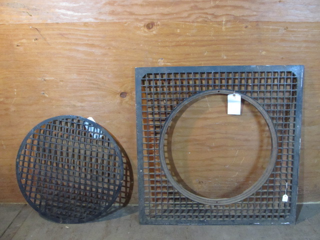 lot 184 image: Large Antique Industrial Cast Iron Floor Grate 