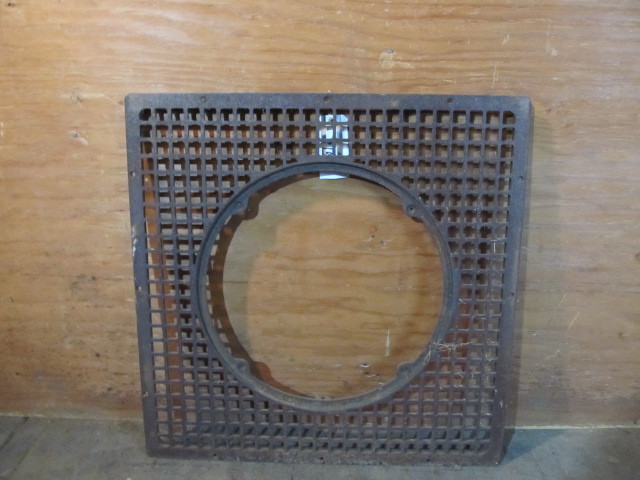 lot 185 image: Large Antique Industrial Cast Iron Floor Grate 
