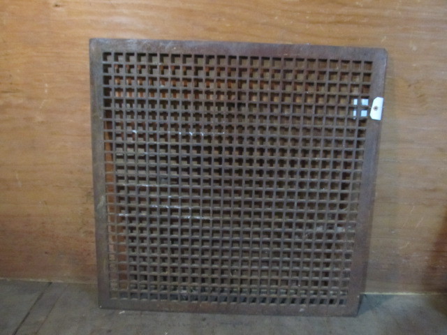 lot 187 image: Large Antique Industrial Cast Iron Floor Grate 