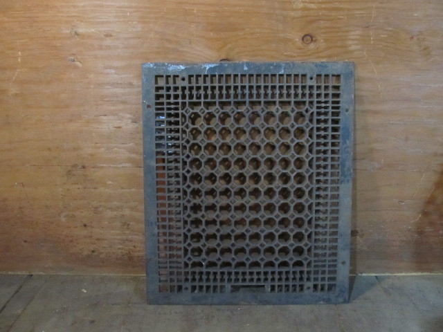 lot 188 image: Large Antique Industrial Cast Iron Floor Grate 