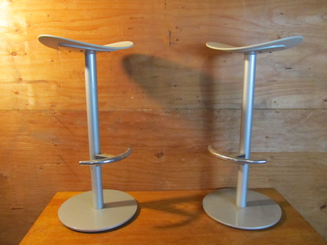 lot 199 image: Pair of Modern Brayton International Curved Seat Chrome Stools