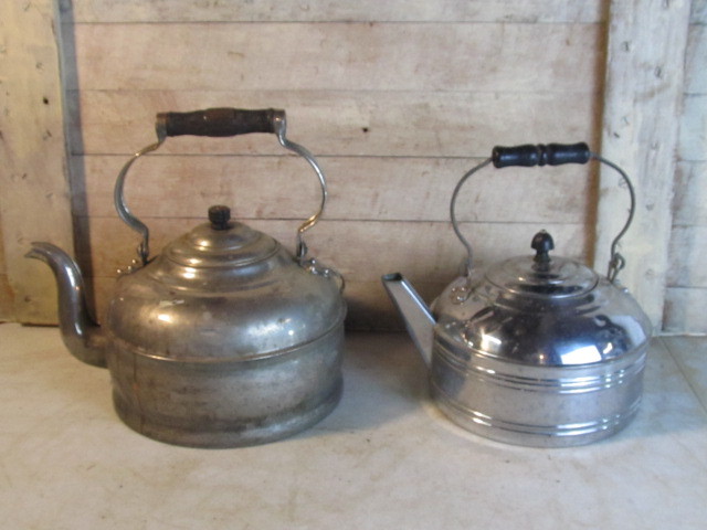 lot 67 image: Pair of Old Vintage 1930s Tea Kettles
