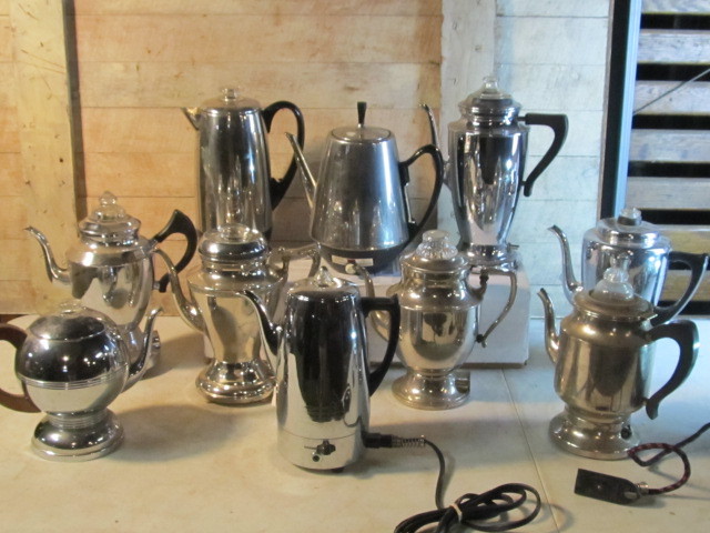 lot 69 image: Collection of Vintage Deco & Mid Century Coffee Percolators 