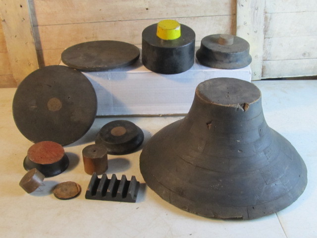 lot 70 image: Lot of Antique Wooden Molds etc