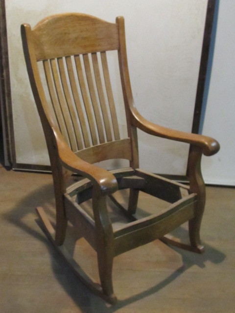 lot 78 image: Large Antique Quarter Sawn Oak Rocker