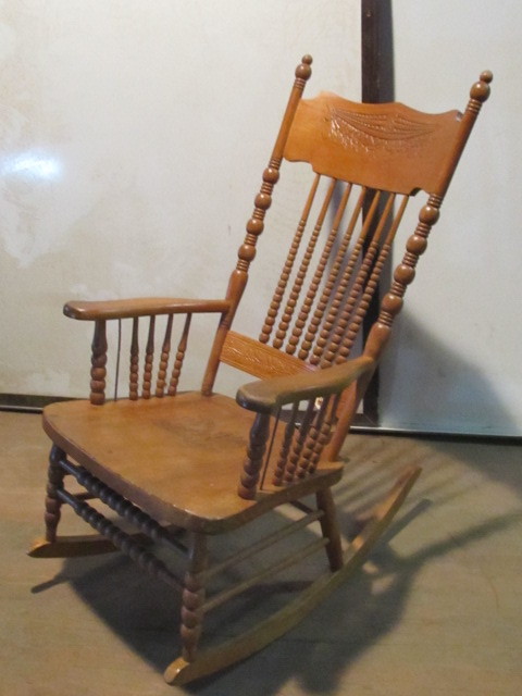 lot 81 image: Antique Turned Spindle Rocking Chair