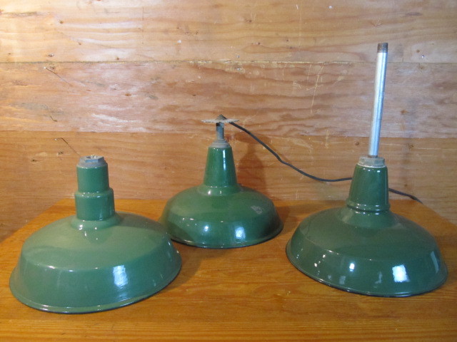 lot 211 image: 3&nbspVintage IndustrialService Station Green Porcelain Light Fixtures