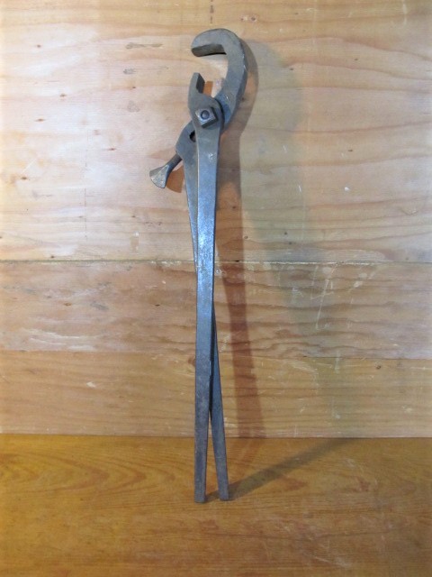 lot 225 image: LARGE Antique 1870s Pipe Tongs Wrench
