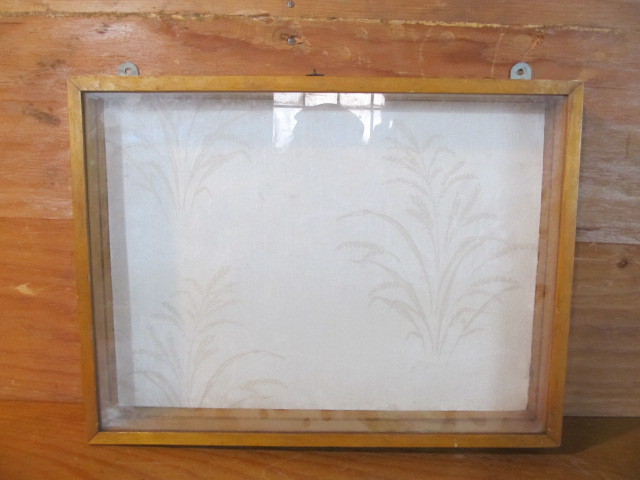 lot 226 image: Vintage Glass Top Wooden Tabletop Display Case