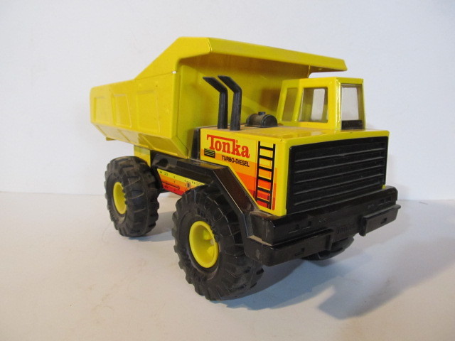 lot 236 image: Nice Large Vintage Metal Mighty Tonka Turbo-Diesel Dump Truck