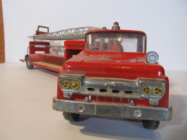lot 240 image: Large Vintage 1950s Era TONKA - Aerial Ladder Truck