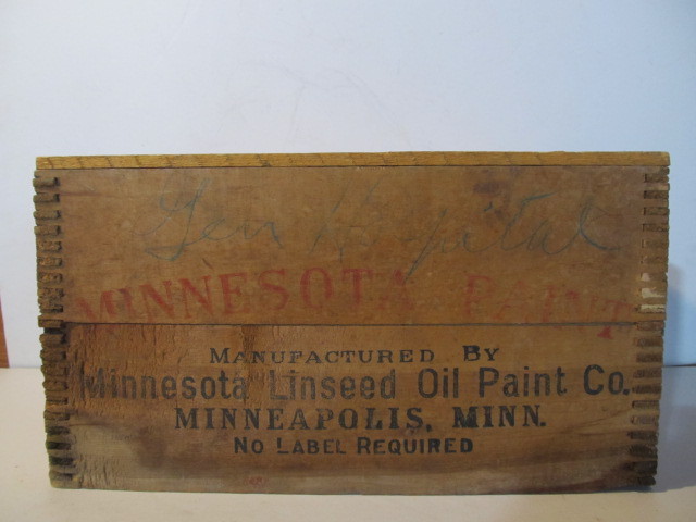 lot 252 image: Antique Dovetailed MINNESOTA PAINT Wooden Advertising Crate