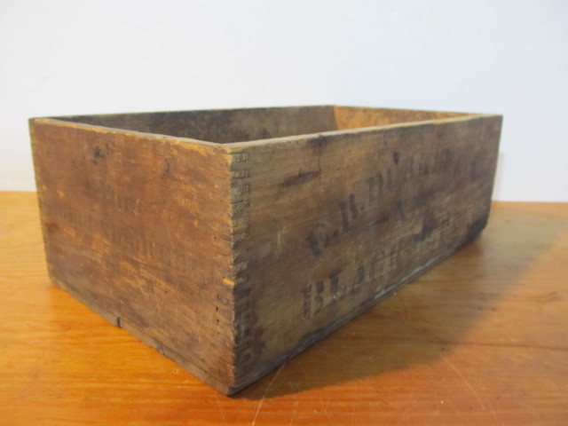 lot 255 image: Antique Dovetailed Wooden DURKEE Black Pepper Advertising Crate