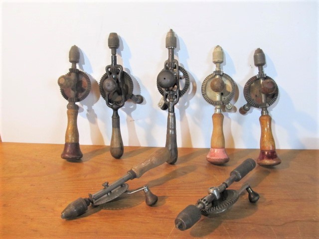 lot 260 image: Lot of 7 Vintage & Antique Hand Crank Drills